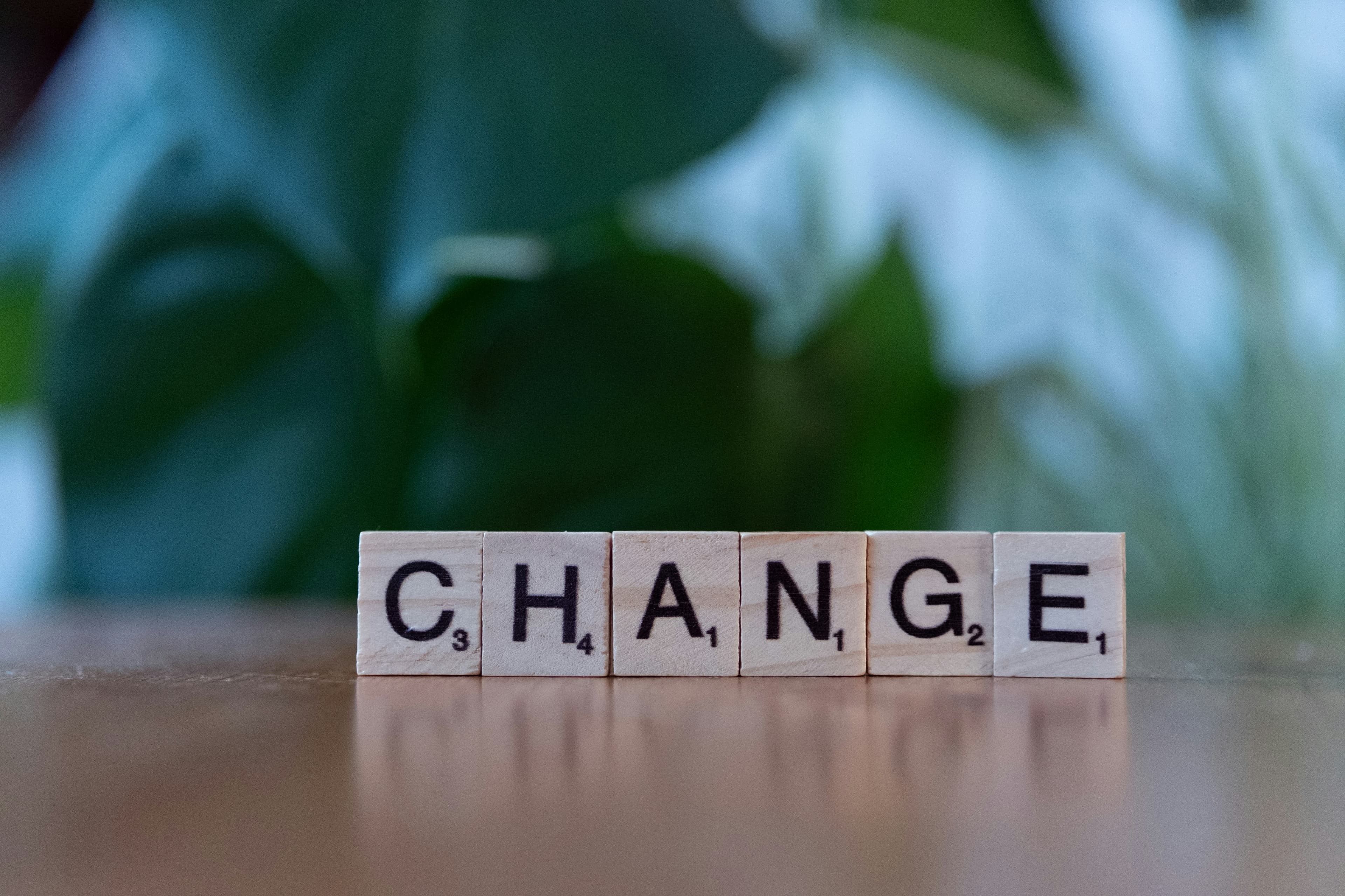 Le mot changement sur des cubes en bois